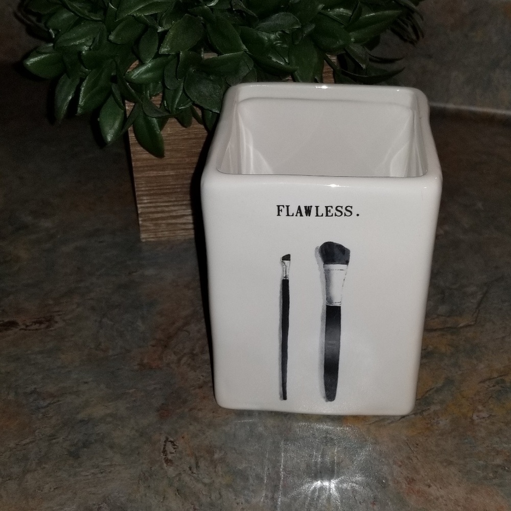 Rae Dunn Flawless makeup brush holder